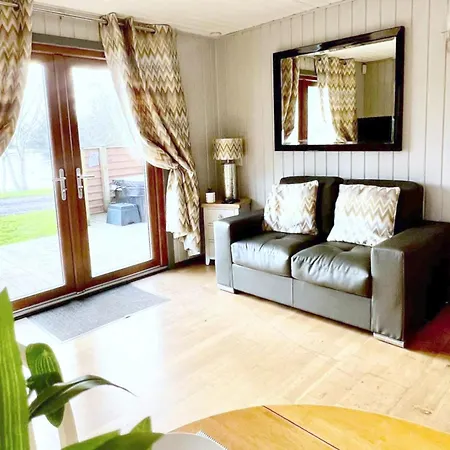 Oak 8 Hot Tub Holiday home York