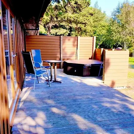 Oak 8 Hot Tub *